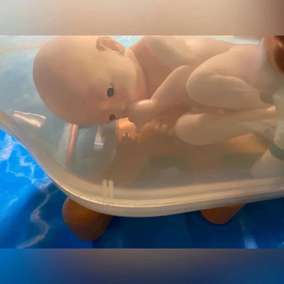 Death Stranding - Collector’s Edition  BB Pod Replica - 1/1 Scale - - Picture 7 of 16